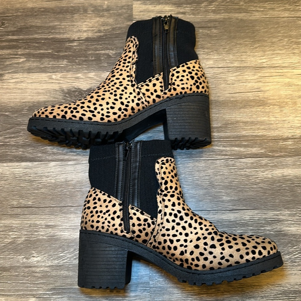 Qupid Chelsea Cheetah Bootie Spotted Faux Suede Zip-Up - SZ 8 - Picture 2 of 6